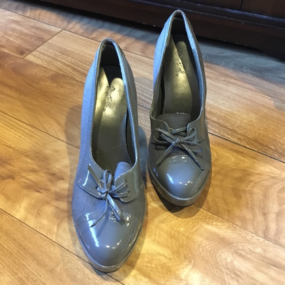 Grey heels - Picture 4 of 7